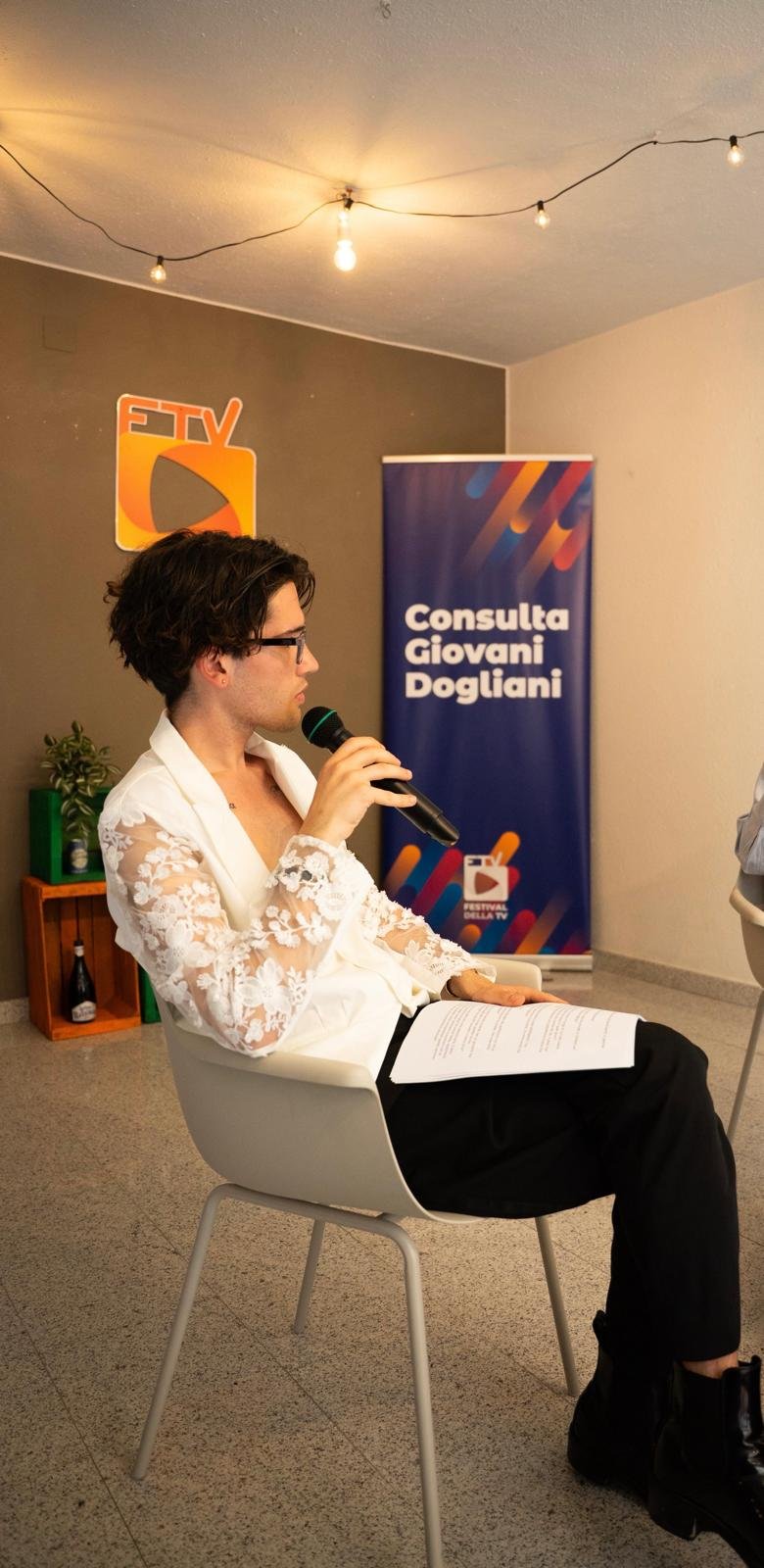 Matias Gregorio durante un intervento dal vivo